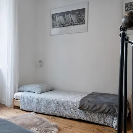 Maison Et Attenant Pour 10 Personnes Avec Terrasse, Cour Et Parking Villa *