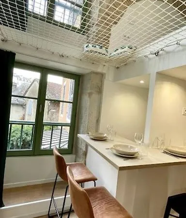 Maison Et Attenant Pour 10 Personnes Avec Terrasse, Cour Et Parking Pau