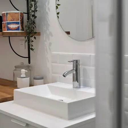 Villa Maison Et Attenant Pour 10 Personnes Avec Terrasse, Cour Et Parking *