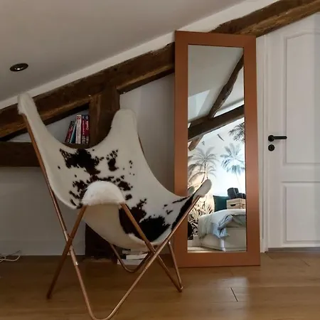 Villa Maison Et Attenant Pour 10 Personnes Avec Terrasse, Cour Et Parking