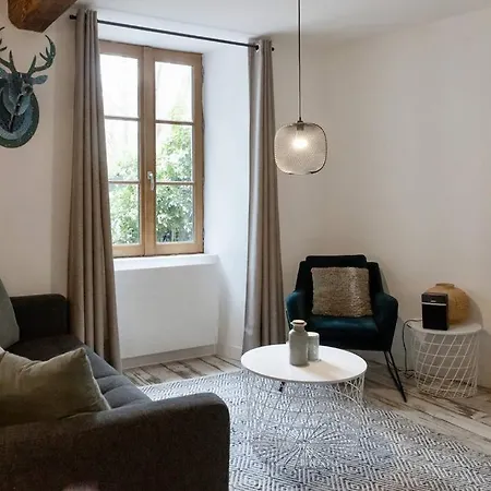 Maison Et Attenant Pour 10 Personnes Avec Terrasse, Cour Et Parking Villa *