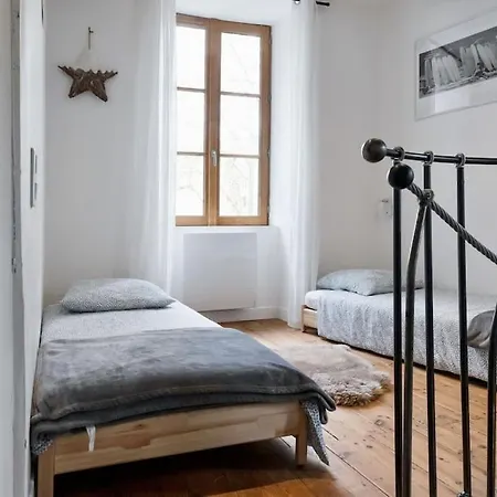 Maison Et Attenant Pour 10 Personnes Avec Terrasse, Cour Et Parking *