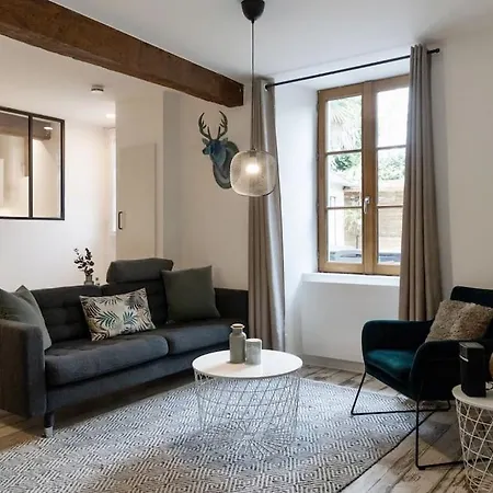 Maison Et Attenant Pour 10 Personnes Avec Terrasse, Cour Et Parking