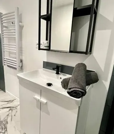 Maison Et Attenant Pour 10 Personnes Avec Terrasse, Cour Et Parking * Pau