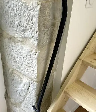 Villa Maison Et Attenant Pour 10 Personnes Avec Terrasse, Cour Et Parking