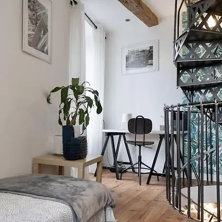 Maison Et Attenant Pour 10 Personnes Avec Terrasse, Cour Et Parking Villa