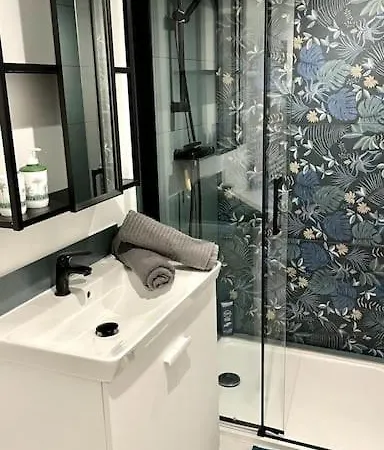 Maison Et Attenant Pour 10 Personnes Avec Terrasse, Cour Et Parking Villa Pau
