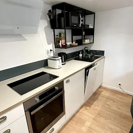 Villa Maison Et Attenant Pour 10 Personnes Avec Terrasse, Cour Et Parking