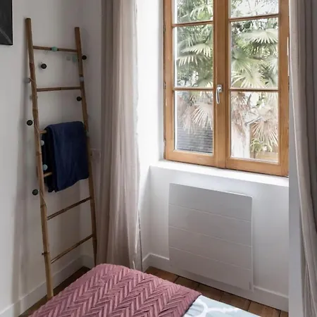 Maison Et Attenant Pour 10 Personnes Avec Terrasse, Cour Et Parking * Pau