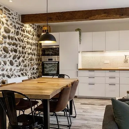 Maison Et Attenant Pour 10 Personnes Avec Terrasse, Cour Et Parking *