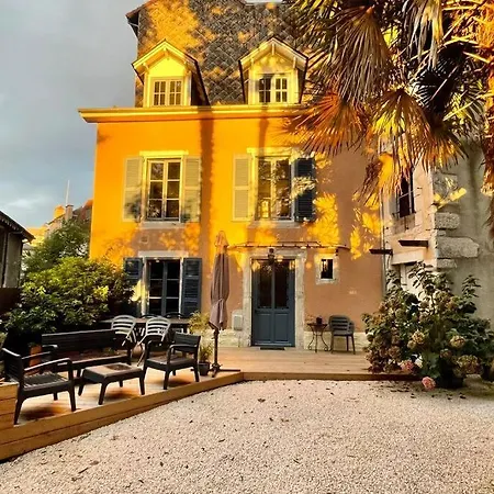 Maison Et Attenant Pour 10 Personnes Avec Terrasse, Cour Et Parking Villa *
