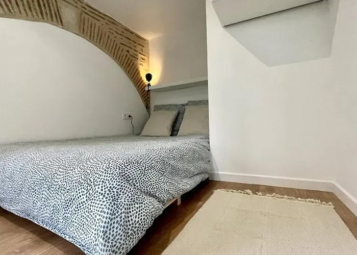 Maison Et Attenant Pour 10 Personnes Avec Terrasse, Cour Et Parking Villa