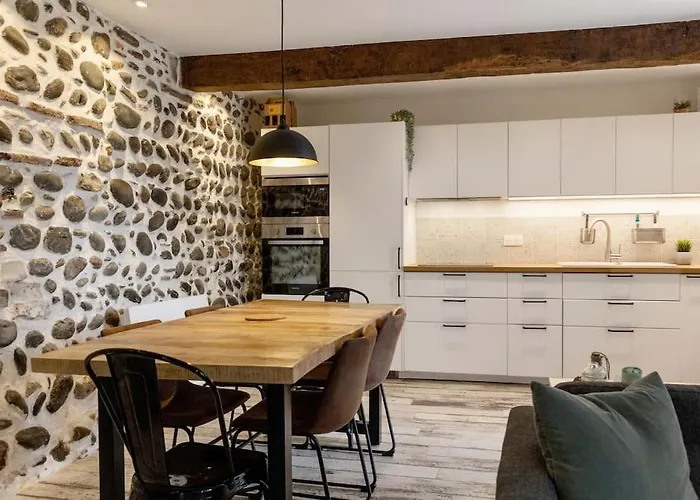 Maison Et Attenant Pour 10 Personnes Avec Terrasse, Cour Et Parking *
