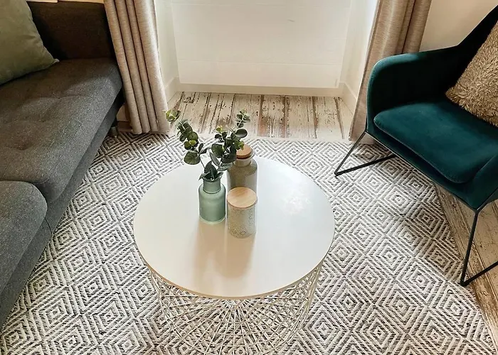 Maison Et Attenant Pour 10 Personnes Avec Terrasse, Cour Et Parking